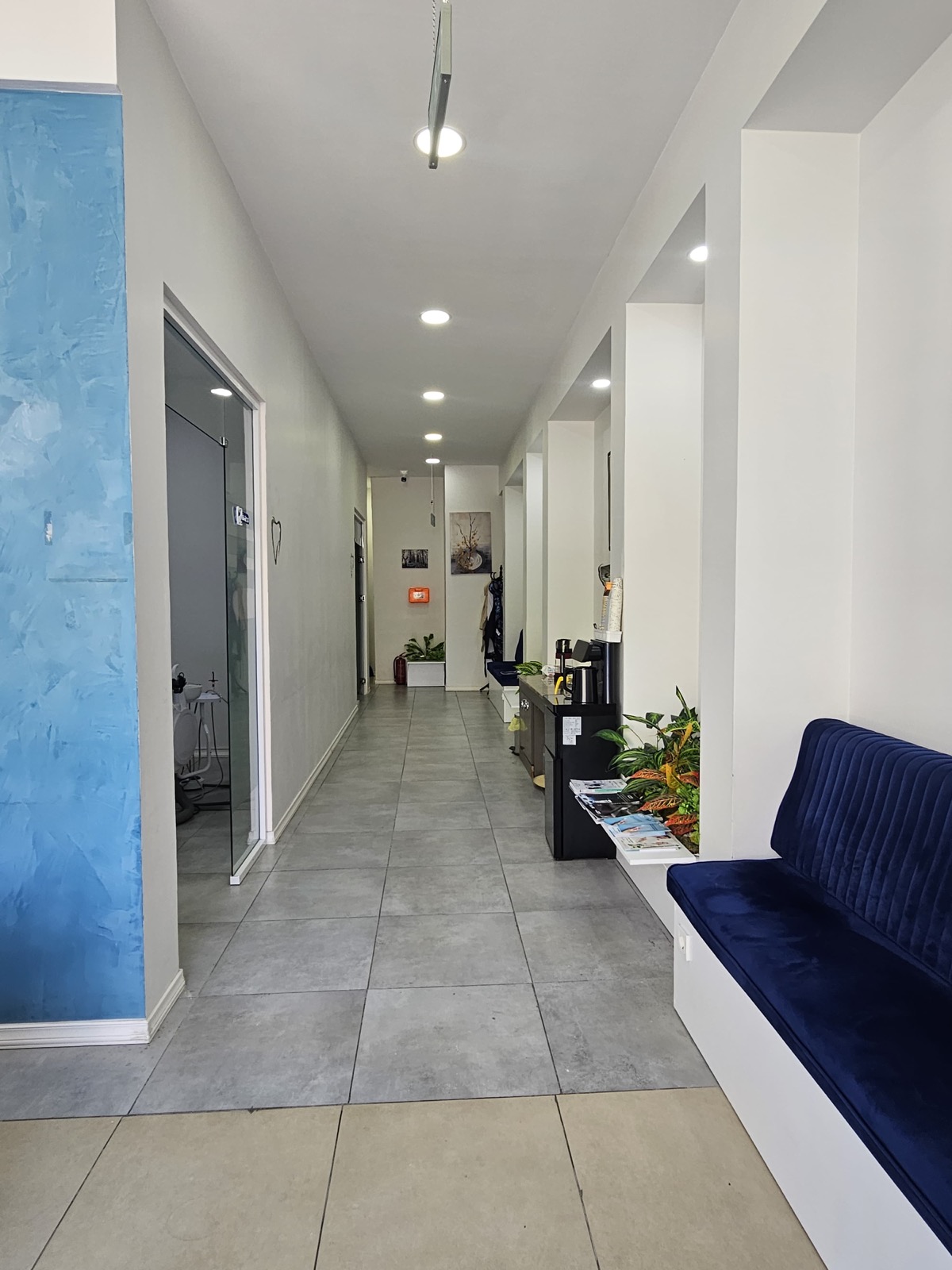 Archident Diş Kliniği bekleme ve koridor alanı