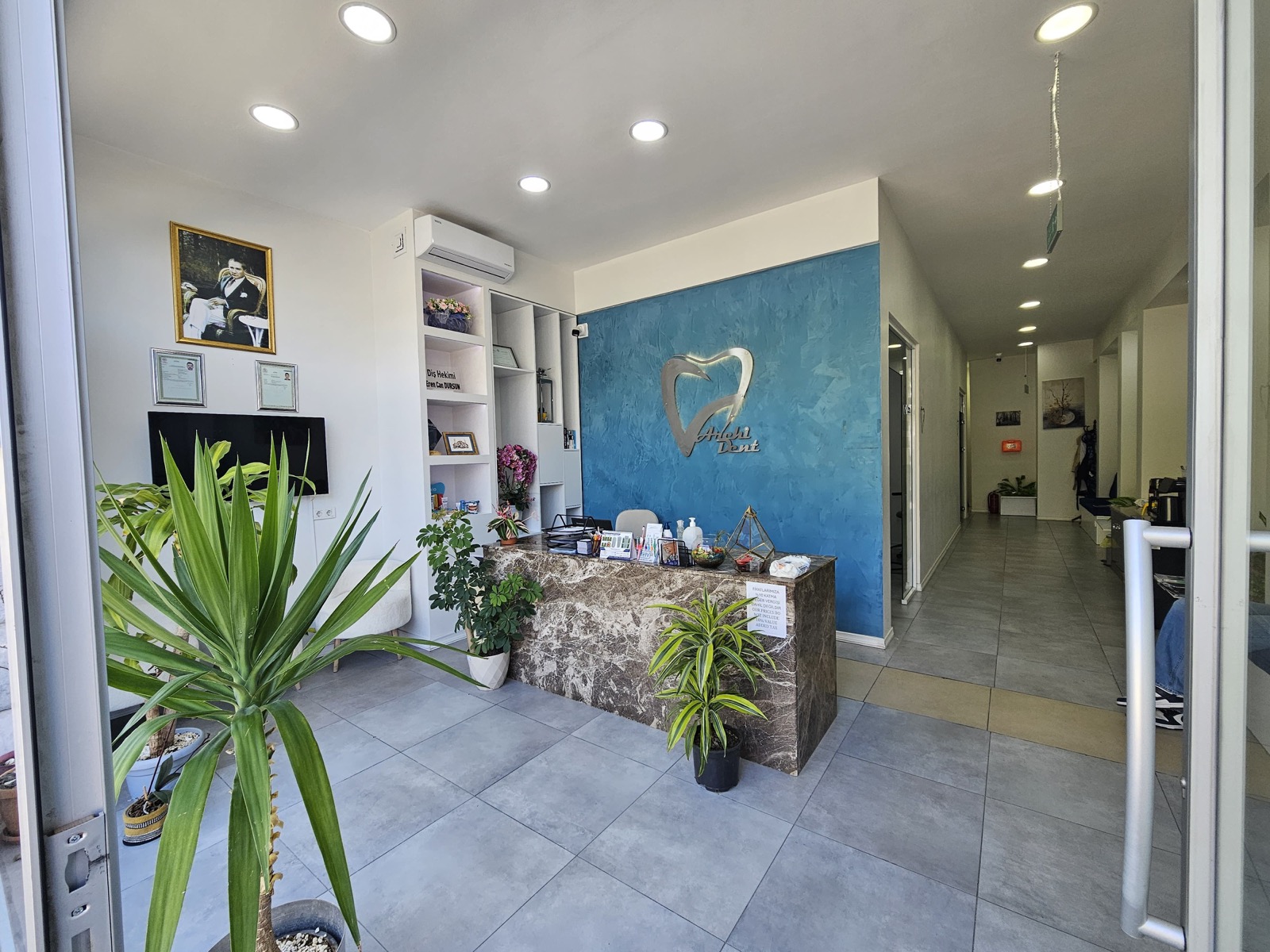 Archident Diş Kliniği'nin resepsiyon alanı